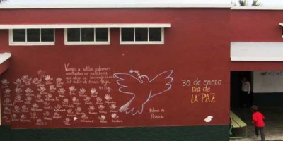 eace Day doves at an infant school, Breña Baja